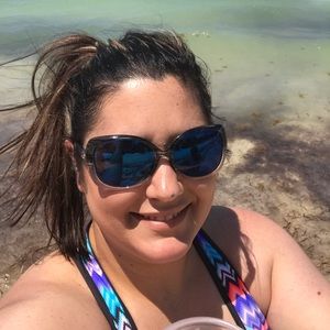 Meet your Posher, Casey